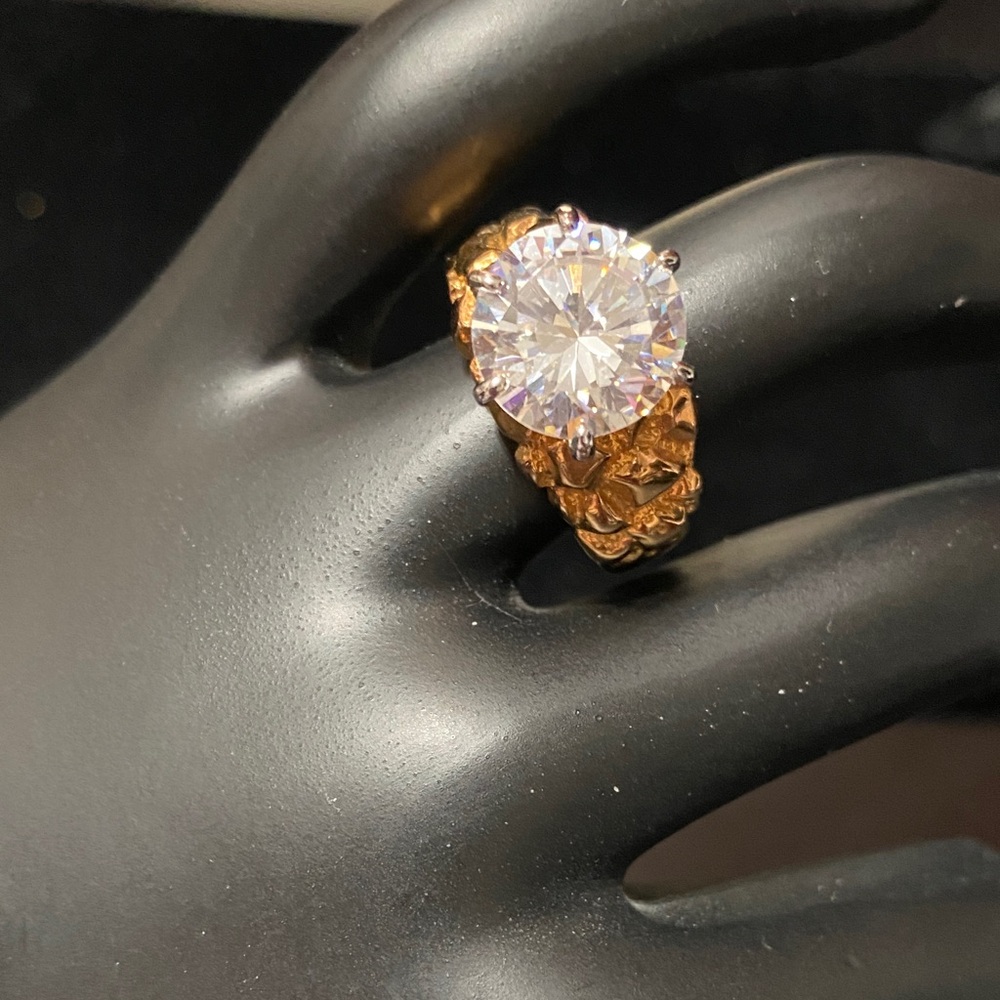 Elegant vintage 18KT H.G.E. Nugget large CZ size 7 Women's Ring